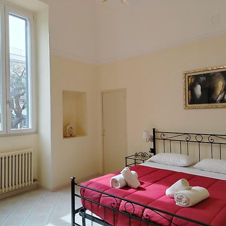לינה וארוחת בוקר לצ'ה Palazzo Castellano מראה חיצוני תמונה