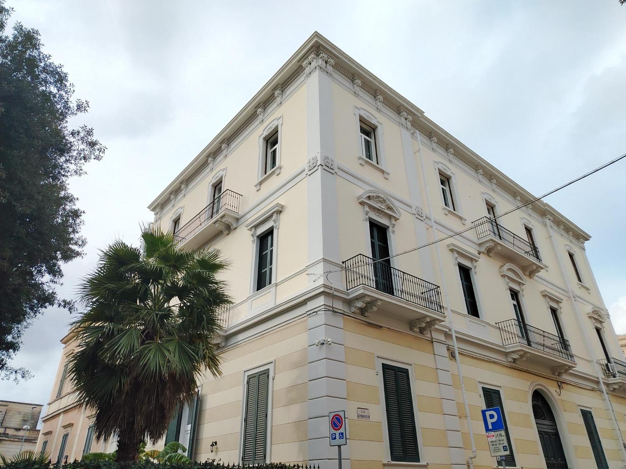 לינה וארוחת בוקר לצ'ה Palazzo Castellano מראה חיצוני תמונה