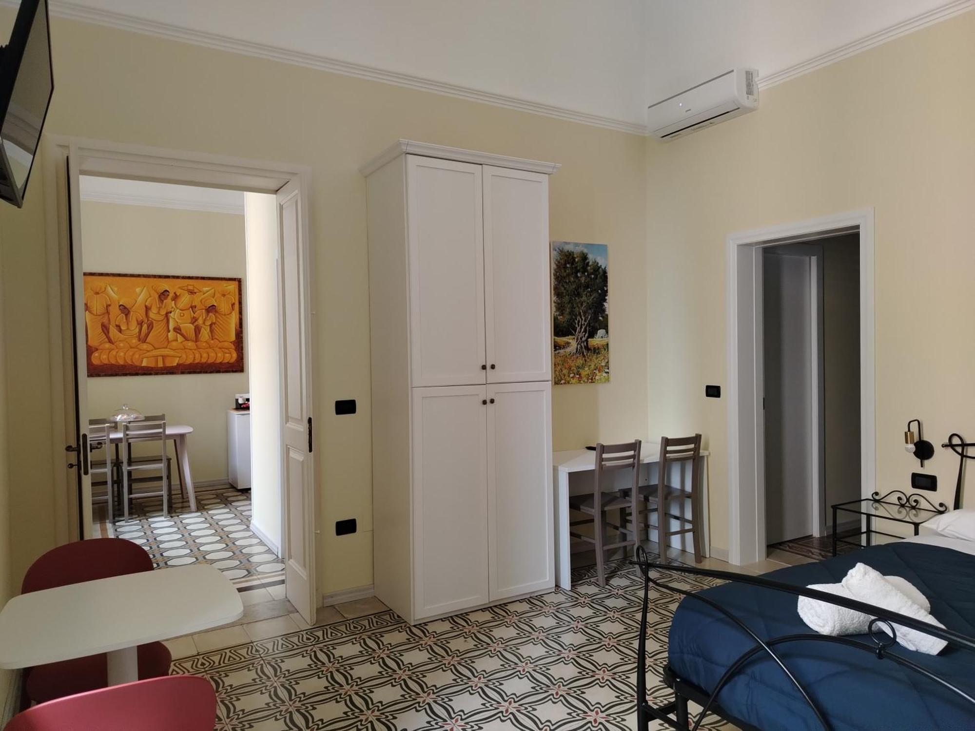 לינה וארוחת בוקר לצ'ה Palazzo Castellano מראה חיצוני תמונה